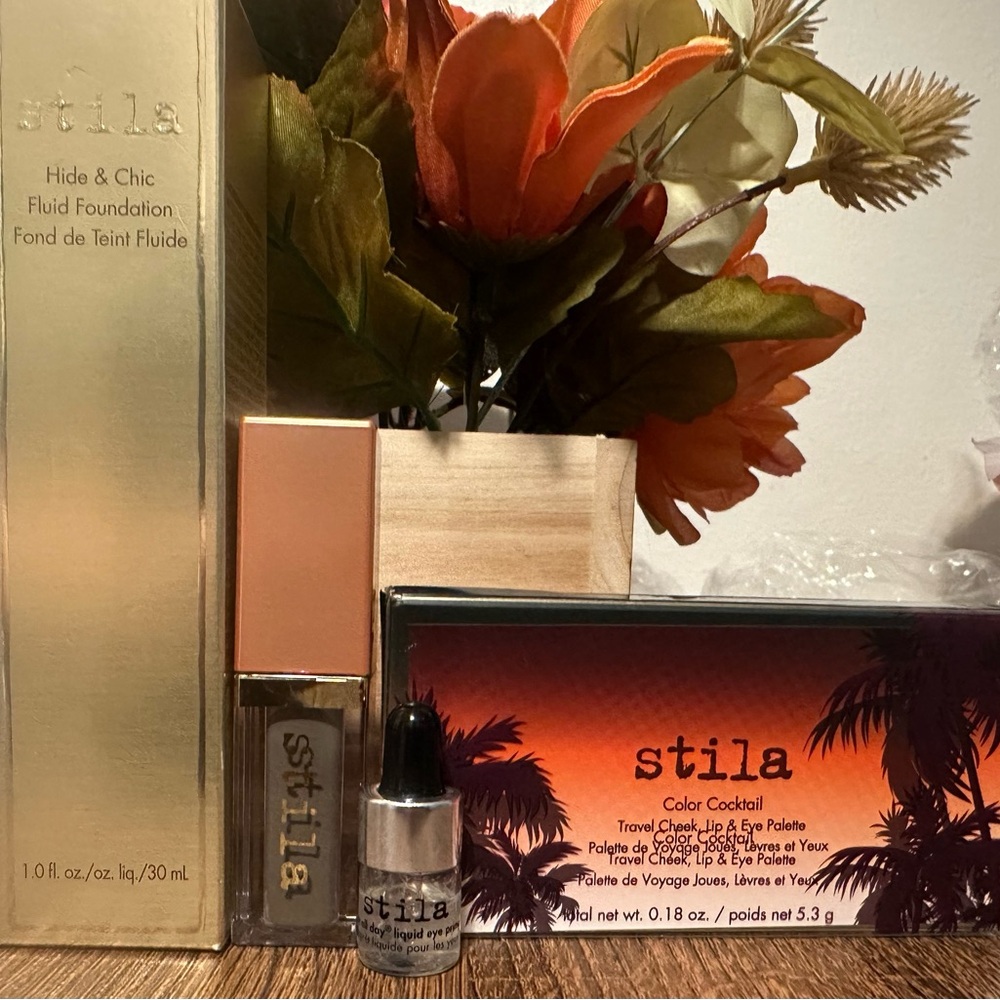 Stila Hide & Chic Foundation and Color Cocktail Palette Set